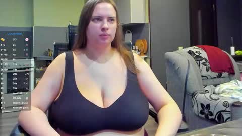 1LINDSEY1 online show from November 18, 12:28 pm