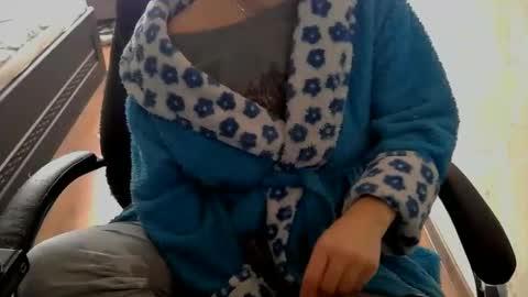 1your_hot_girls online show from February 12, 12:33 pm