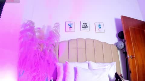 _aithanaa_ online show from April 11, 8:56 pm