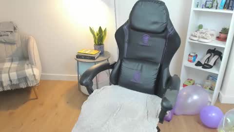 Bella Evans online show from September 26, 7:50 am