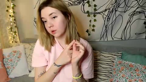 Elizabeth online show from October 16, 1:25 pm