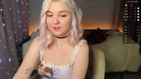 Elizabeth online show from December 5, 6:33 pm