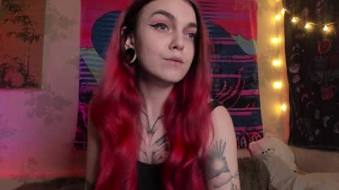 Caroline online show from February 7, 3:19 pm