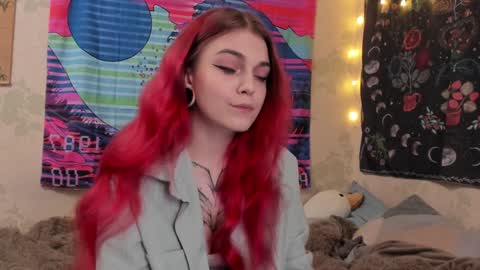 Caroline online show from December 3, 2:05 pm