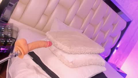     online show from February 11, 8:43 pm