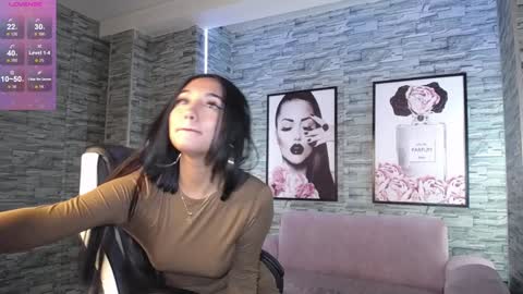 _ella_b online show from December 12, 6:25 am