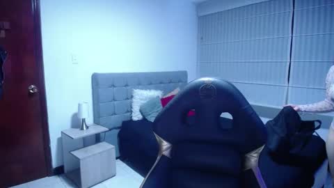 _emaa_ online show from November 3, 12:53 pm