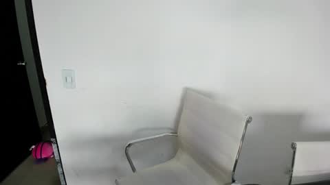 Emma online show from December 5, 6:33 pm