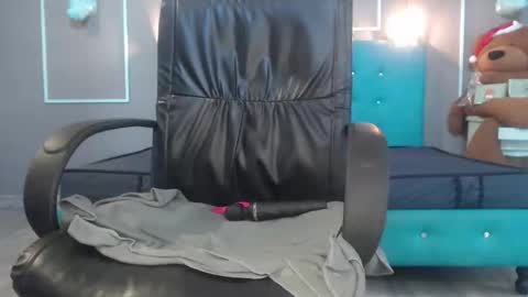 Isa online show from December 20, 2:32 pm