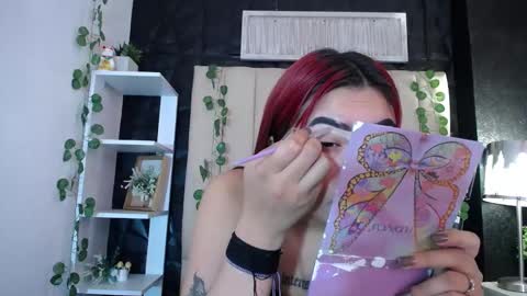 Mia online show from March 10, 1:21 pm