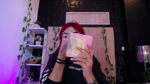 Mia online show from February 3, 2:02 pm