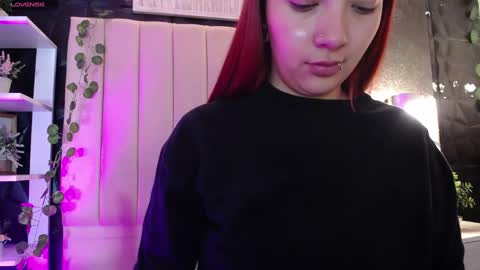 Mia online show from February 18, 1:00 pm