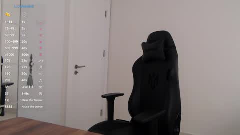 _just_a_queen_3 online show from April 22, 8:00 am