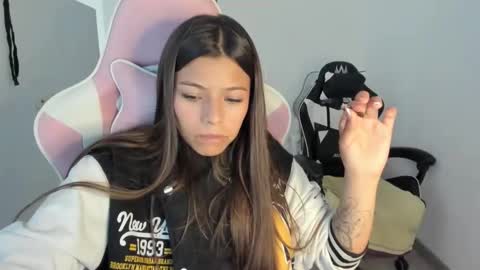 khloe sweet online show from November 24, 7:49 pm