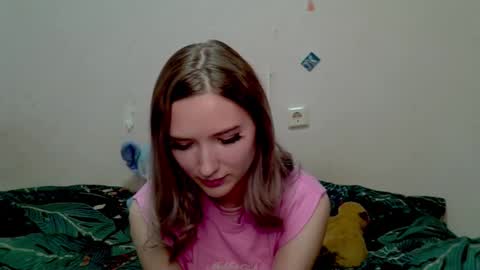 _kikiclark_ online show from October 19, 2:08 pm