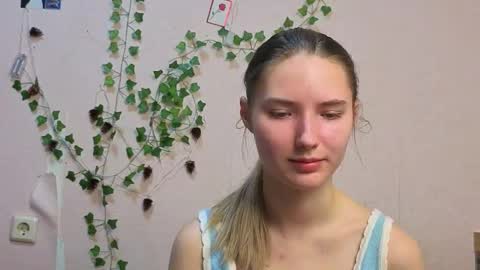 _kikiclark_ online show from March 1, 9:03 pm