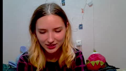 _kikiclark_ online show from October 4, 9:08 pm