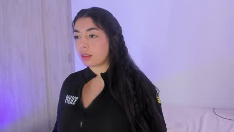_kimtorres_1 online show from May 10, 4:09 pm