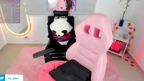 Kylie online show from February 3, 11:26 pm