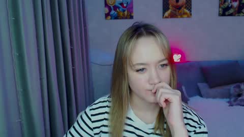 _lalune_ online show from December 26, 8:32 pm