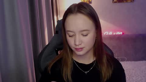 _lalune_ online show from October 21, 8:07 am