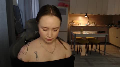 _lalune_ online show from March 20, 6:51 am