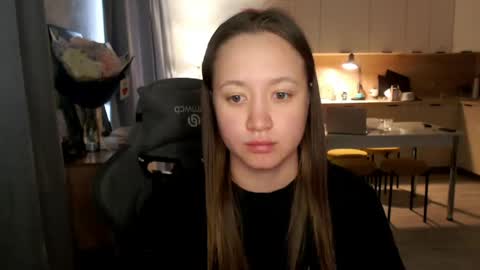 _lalune_ online show from April 13, 11:22 am