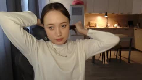 _lalune_ online show from March 8, 8:51 am