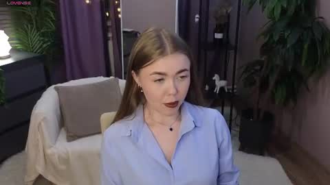 _liilcrystal_ online show from June 11, 7:43 pm