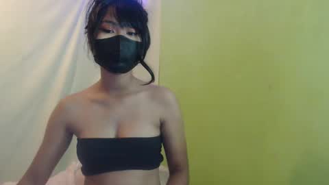 _lilies_gigi_ online show from March 12, 10:17 pm