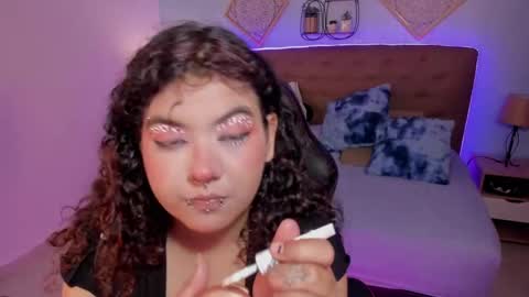 Liily online show from November 20, 7:04 pm