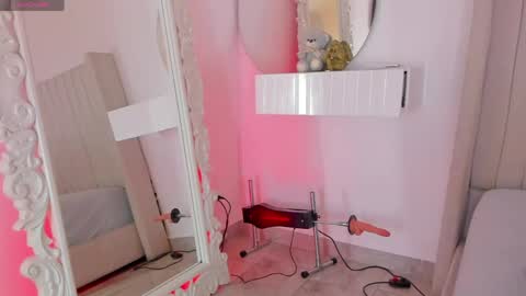 Mia  online show from May 15, 4:49 am