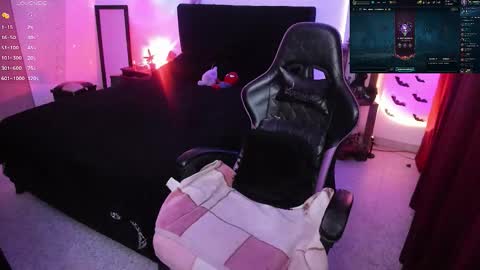 Queen.  Help me reach 100 thumbs up  online show from January 18, 1:24 am