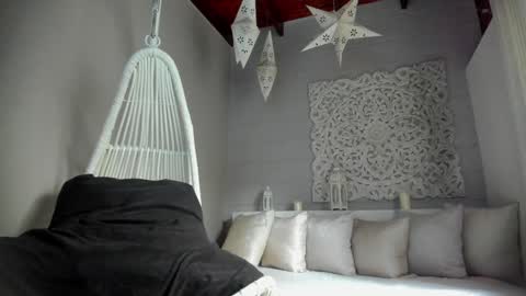  Luna  online show from February 2, 2:34 pm