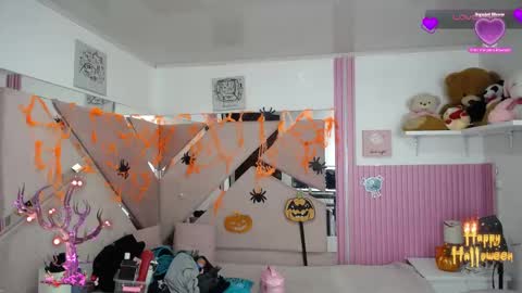  Mia  online show from October 21, 12:53 pm