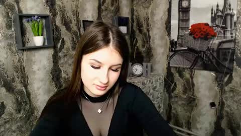 Mia online show from February 21, 1:55 pm