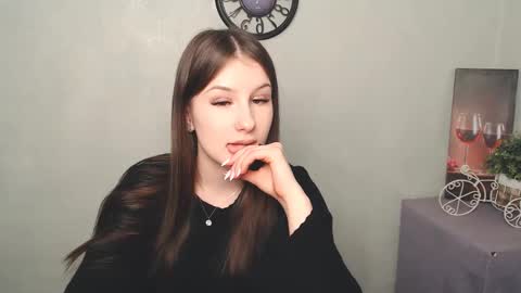 Mia online show from March 9, 2:21 pm