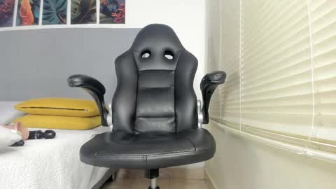 _molly_rosse_ online show from April 16, 12:38 pm