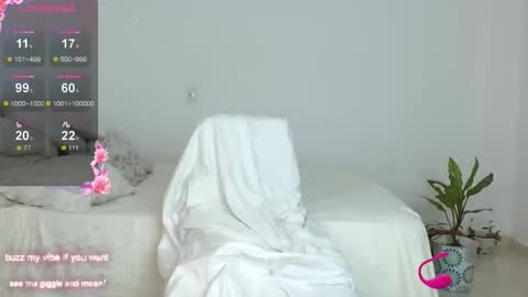 _nayade_ online show from September 24, 9:03 pm