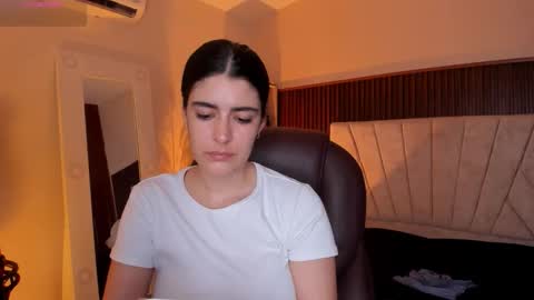 Niah  You can call me Ni or cutie haha online show from March 26, 8:54 pm