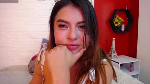 Laura online show from November 4, 10:59 pm