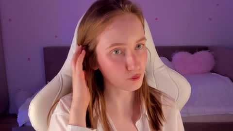 _secretelly_ online show from November 19, 1:00 pm