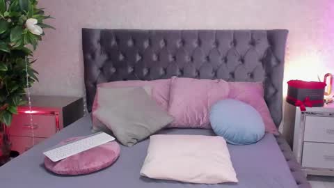 Selena online show from September 28, 4:30 am