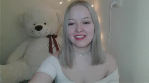 _sweet_smile_ online show from March 6, 8:26 pm