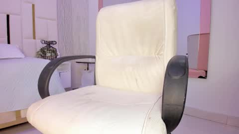 Rousse  online show from October 3, 7:52 pm