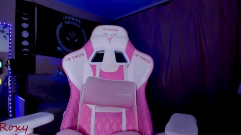 Roxy online show from February 18, 10:25 pm