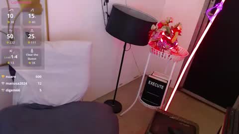 _zinnia143 online show from October 17, 6:00 pm