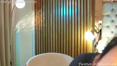 abie_owen online show from February 2, 7:25 pm