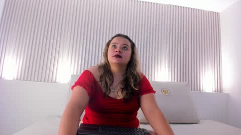 abril  online show from November 22, 11:46 am