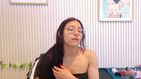 abrilmirren online show from April 5, 11:20 am